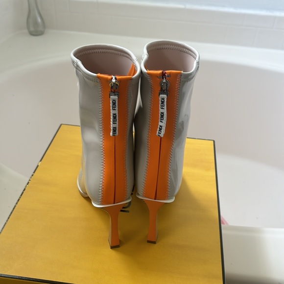 Wore once 37 size 7 - Picture 2 of 5